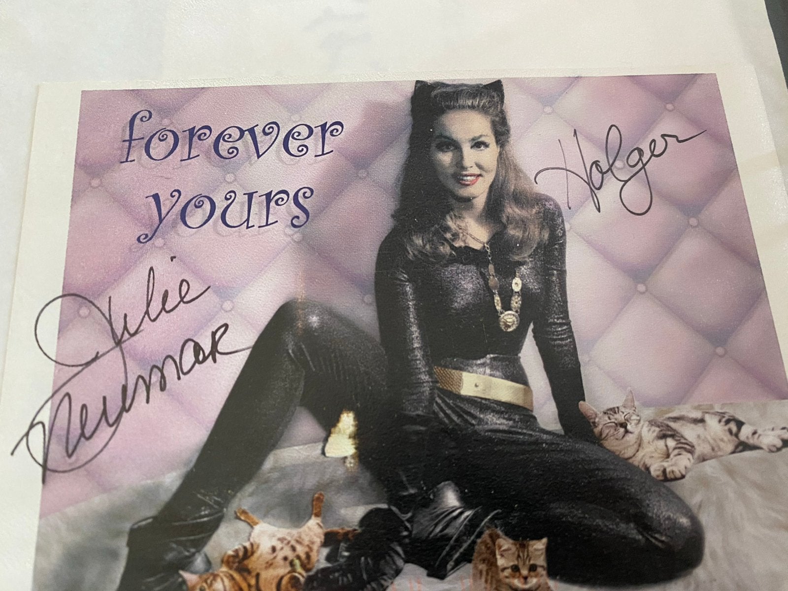 Filmster handtekening julie newmar batman, Ophalen of Verzenden, Zo goed als nieuw, Foto of Kaart