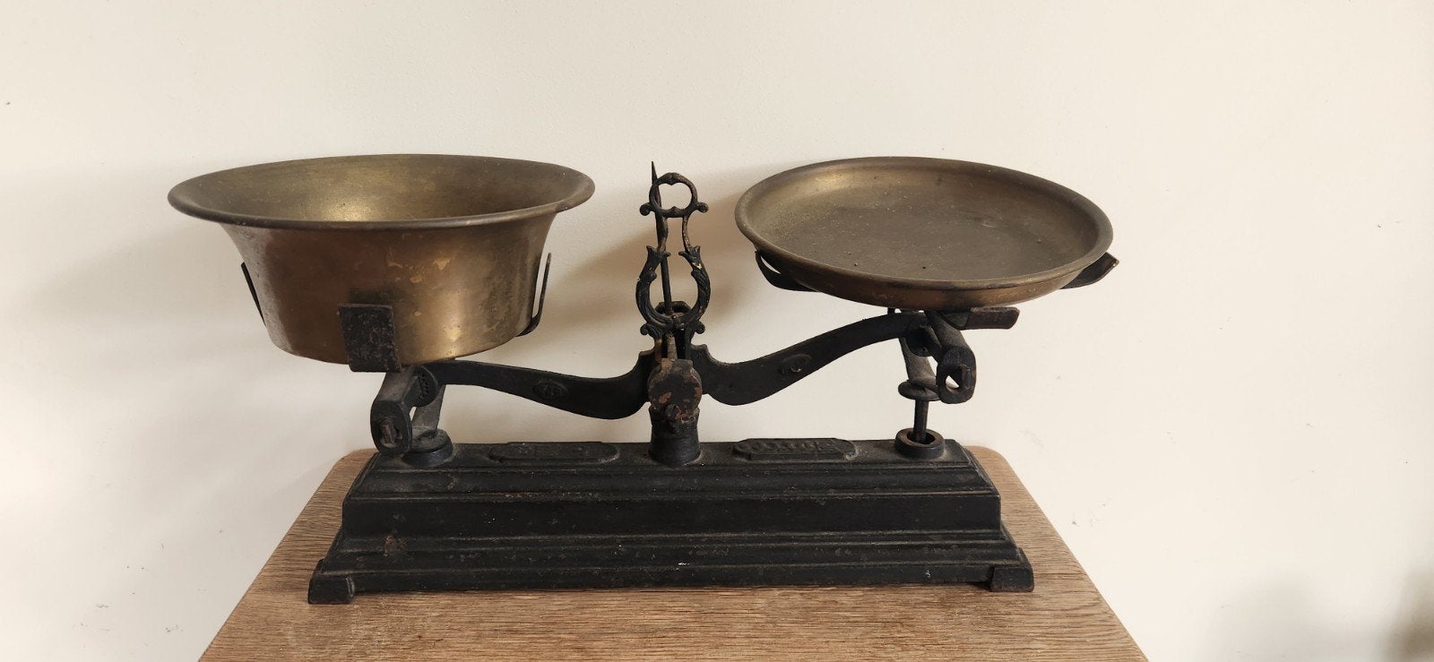 Antieke Weegschaal met Bronzen Schalen, Antiek en Kunst, Ophalen