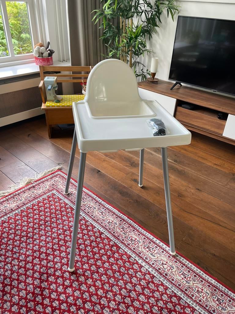 IKEA kinderstoel (opvouwbaar) met nieuw tuigje, Kinderen en Baby's, Kinderstoelen, Ophalen, Gebruikt, Inklapstoel, Gordel(s)