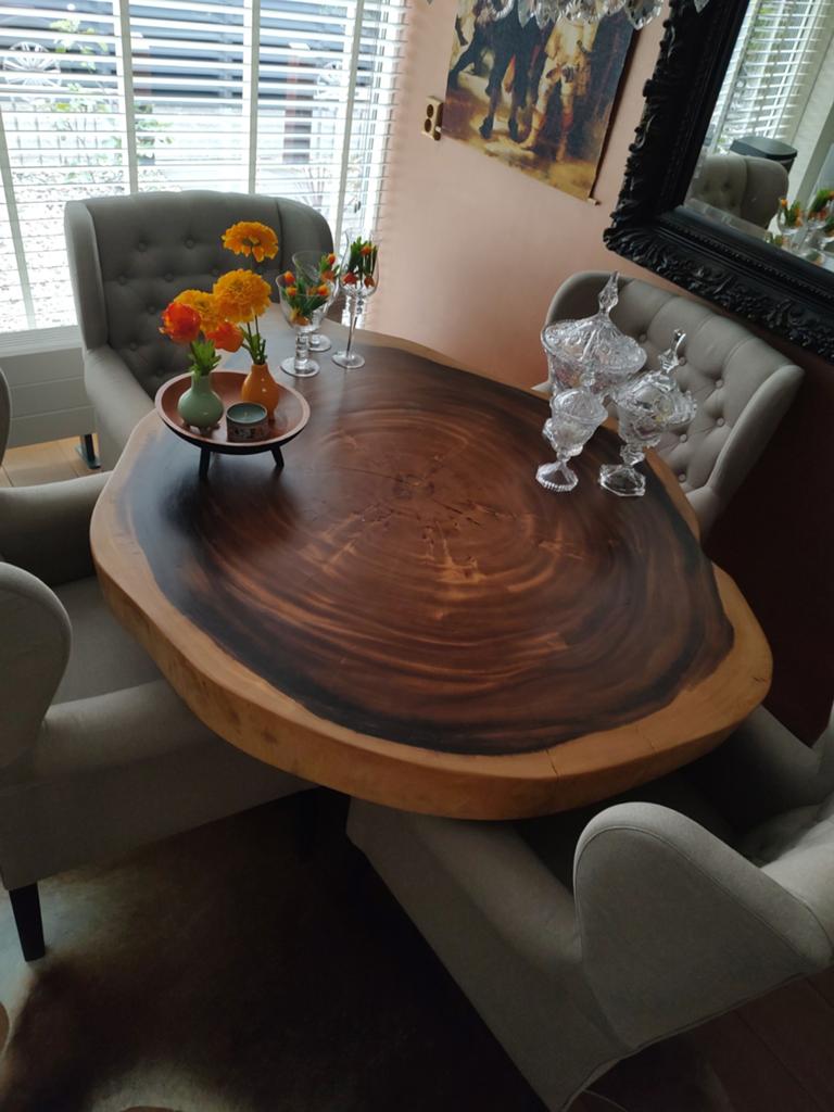 Unieke Suar Houten Eettafel met 4 eetkamerstoelen, Huis en Inrichting, Tafels | Eettafels, Ophalen of Verzenden, Zo goed als nieuw