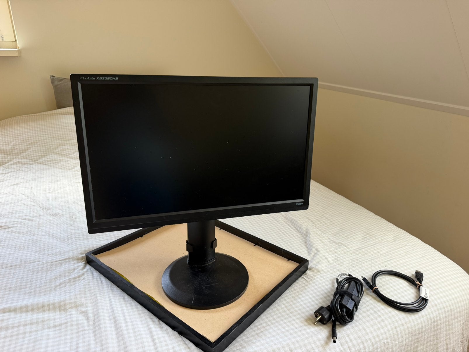 2 stuks Computer beeldschermen IIyama 23 Inch, Computers en Software, Monitoren, Gebruikt, HDMI, Ophalen of Verzenden, In hoogte verstelbaar