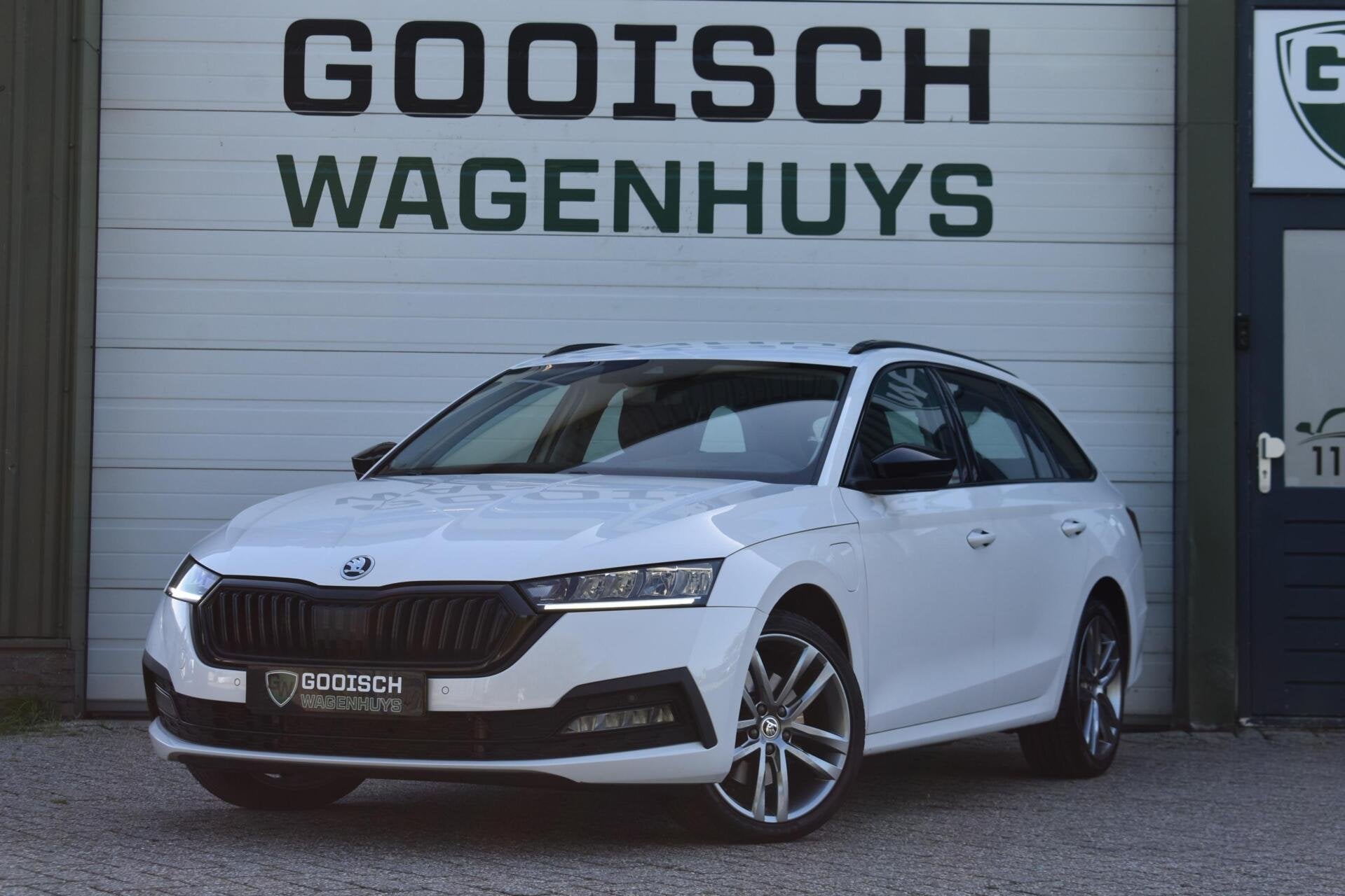 Skoda Octavia Combi 1.4 TSI iV PHEV Business Ed. | Head-UP |, Euro 6, Met garantie (alle), Wit, Plug-in hybride