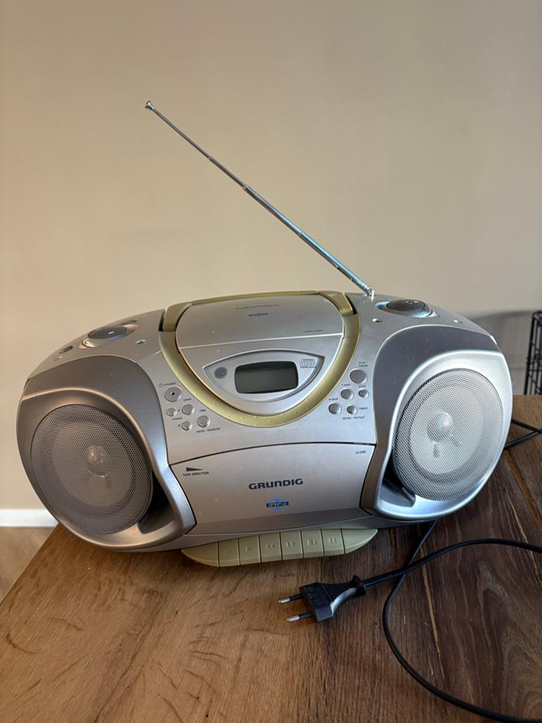 Grundig Radio CD Cassette Speler - Zilver/Goud (Vintage!), Ophalen of Verzenden, Gebruikt, Radio, Met cd-speler