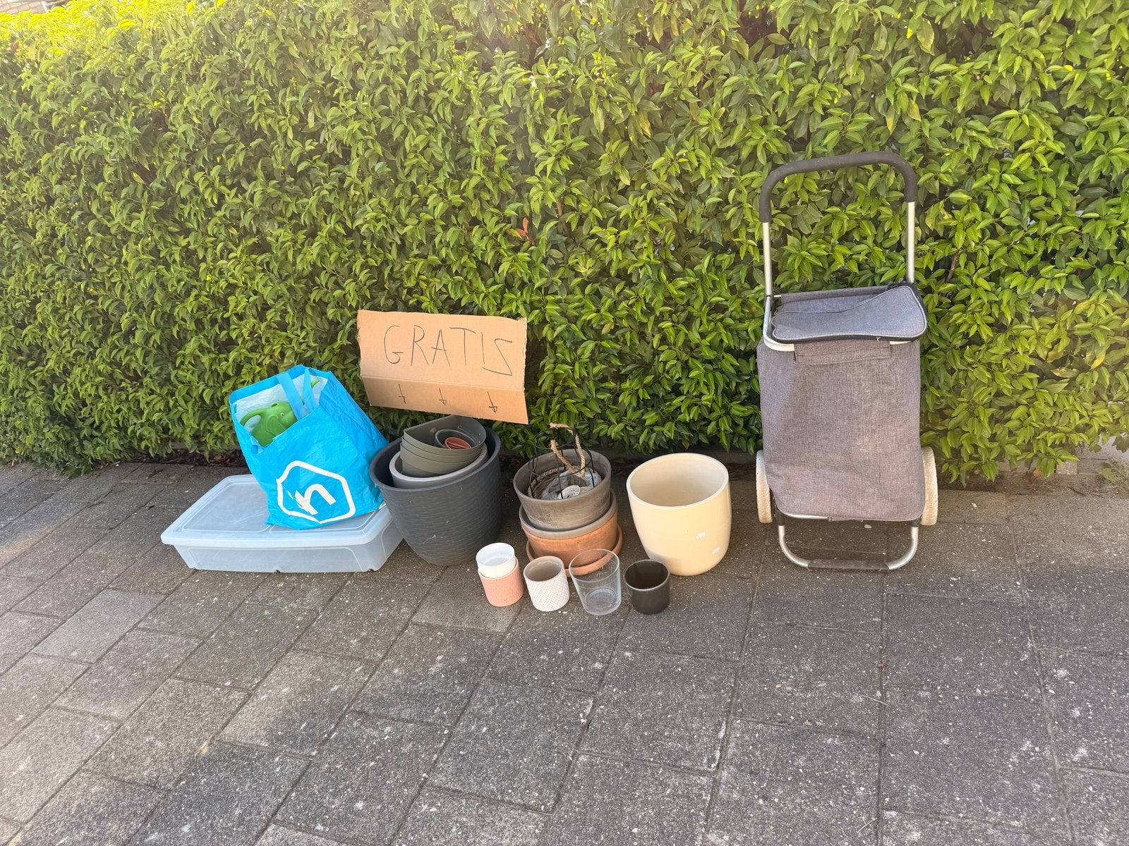Diverse potten eneen boodschappentrolley/tot morgen ophalen, Tuin en Terras, Bloempotten, Ophalen, Kunststof, Gebruikt, Rond