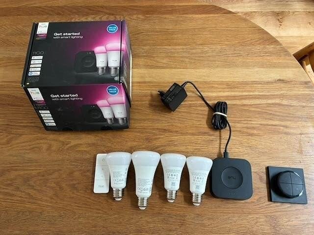 Philips Hue Set – 4 Lampen + Bridge + Tap Dial + Dimmer, Led-lamp, Zo goed als nieuw, Minder dan 10 watt, Bedienbaar via app