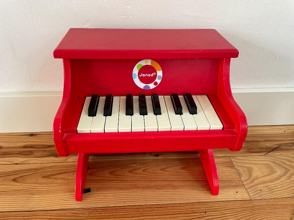 Hape houten kinder piano – rood (18 toetsen), Ophalen of Verzenden, Gebruikt, Overige typen