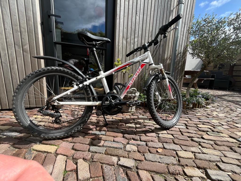 Specialized Hotrock 20 inch kinderfiets, Ophalen, Gebruikt, Velgrem, 20 inch of meer