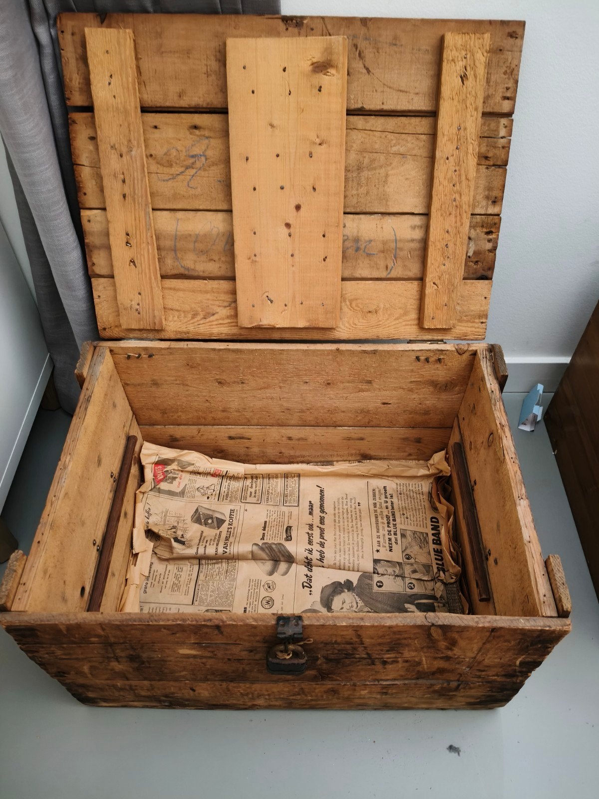 Oude houten scheepskist met krant uit 1931, Ophalen, Minder dan 50 cm, Gebruikt, 50 tot 100 cm