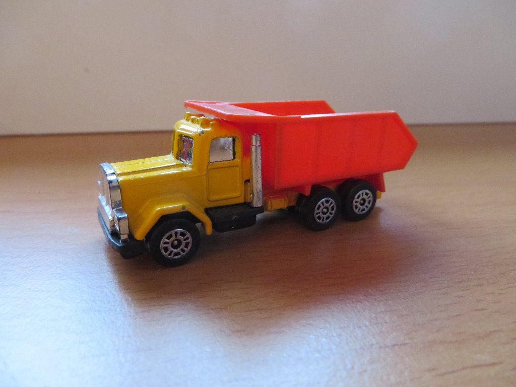 Corgi Juniors Mack Truck, Ophalen of Verzenden, Gebruikt, Bus of Vrachtwagen
