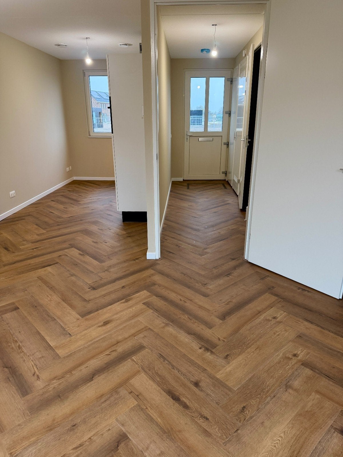 laminaat. click-PVC visgraat. vloerlegger en egaliseren