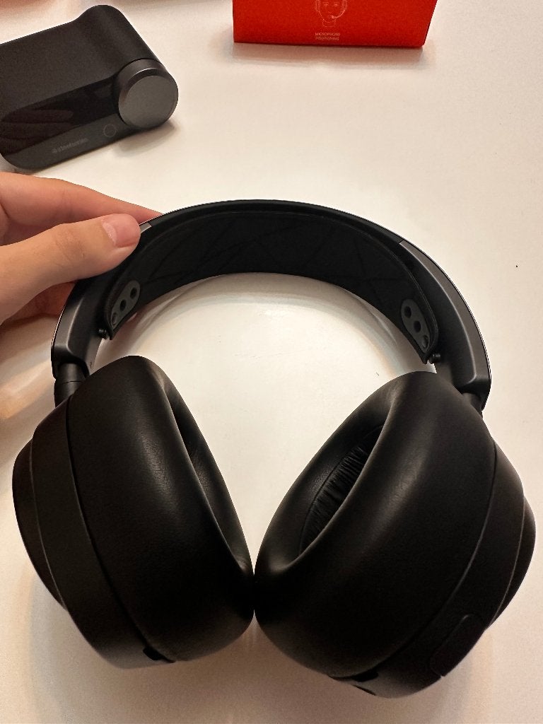 Foto 4 van SteelSeries Arctis Nova Pro Wireless | Factuur & Garantie