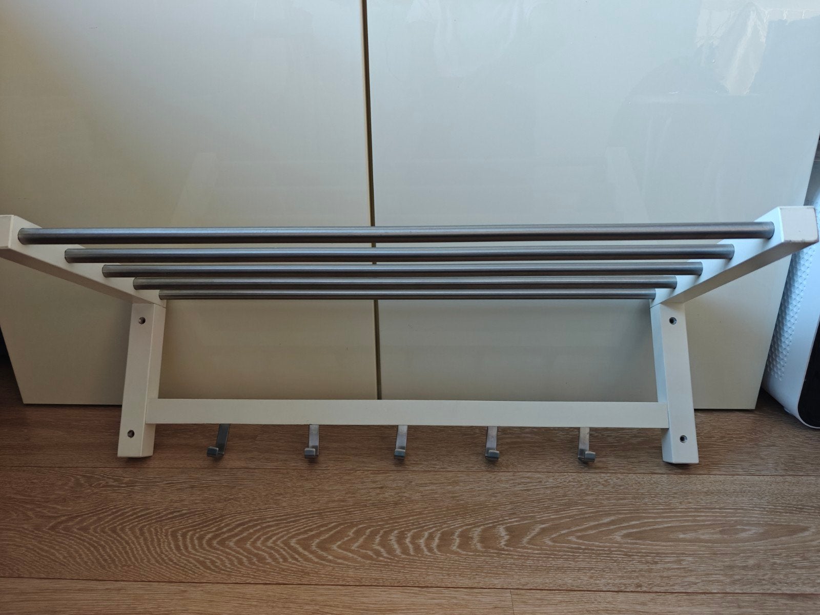 Witte IKEA wandkapstok met hoedenplank en haken, Huis en Inrichting, Ophalen, Gebruikt, Hout, Wandkapstok