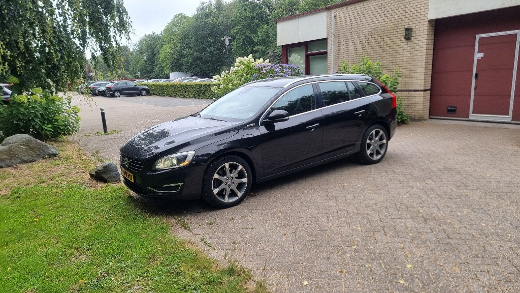 Volvo V60 Summum D6 215pk Plug-in Hybrid AWD 2013 Zwart NAP, Automaat, 1800 kg, Euro 6, Zwart