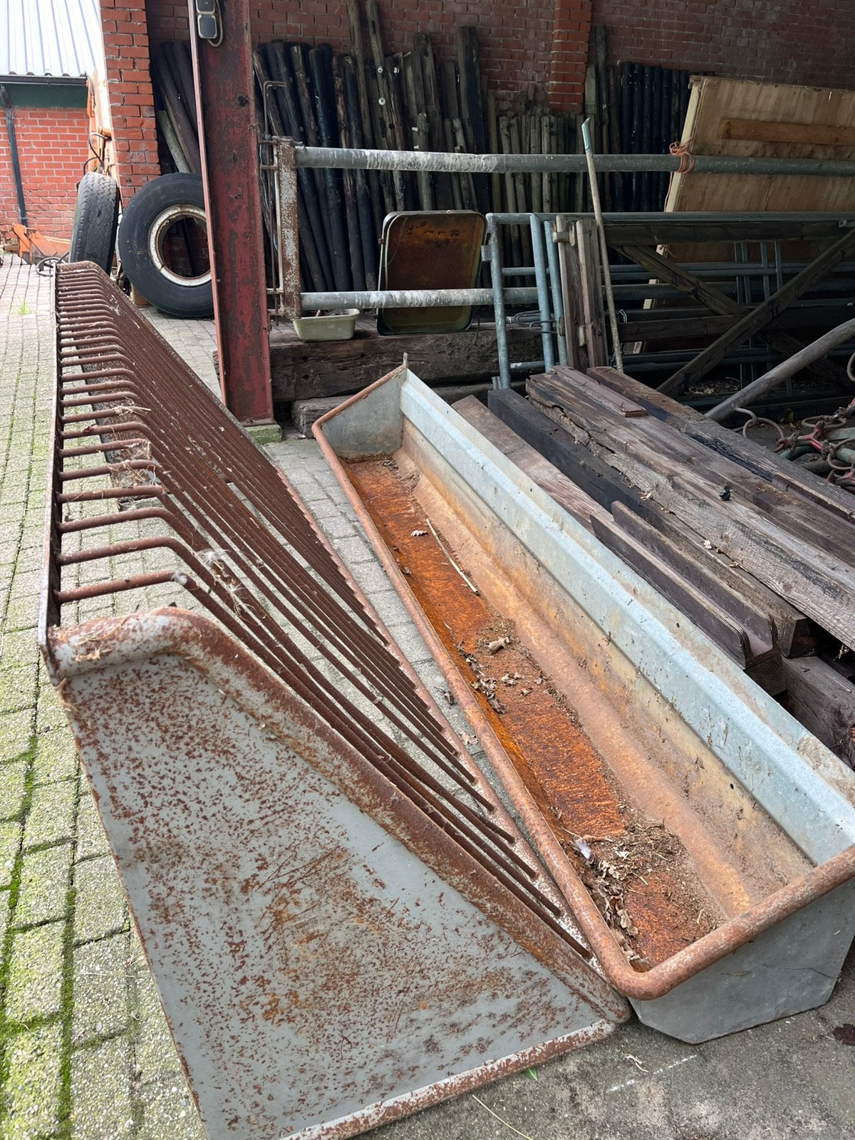 Stalen voerbak en hooiruif, Dieren en Toebehoren, Ophalen, Gebruikt