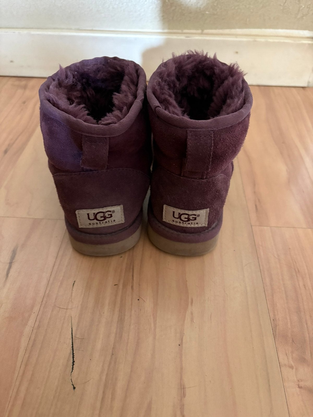 Originele paarse Ugg mini mt 37, Overige kleuren, Lage of Enkellaarzen, Ophalen of Verzenden, Zo goed als nieuw