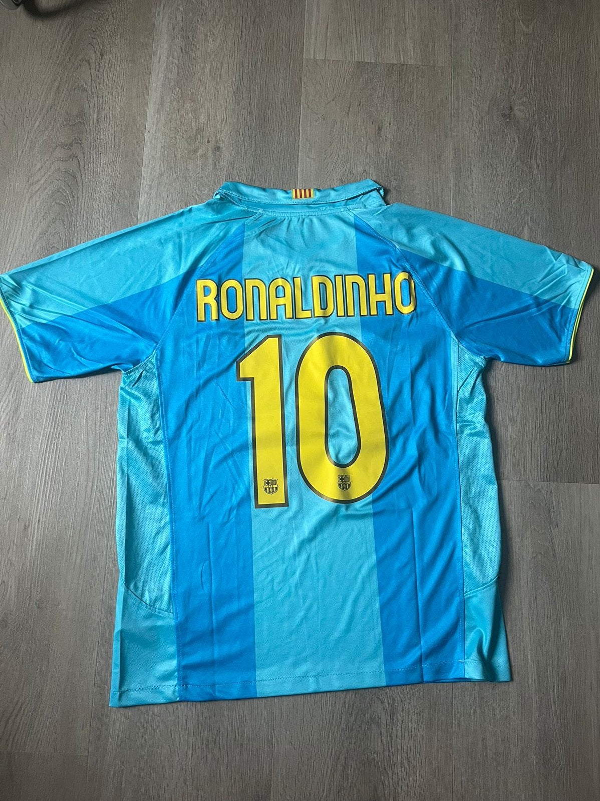 Ronaldinho FC Barcelona retro voetbalshirt maat M, Ophalen of Verzenden, Nieuw, Buitenlandse clubs, Shirt