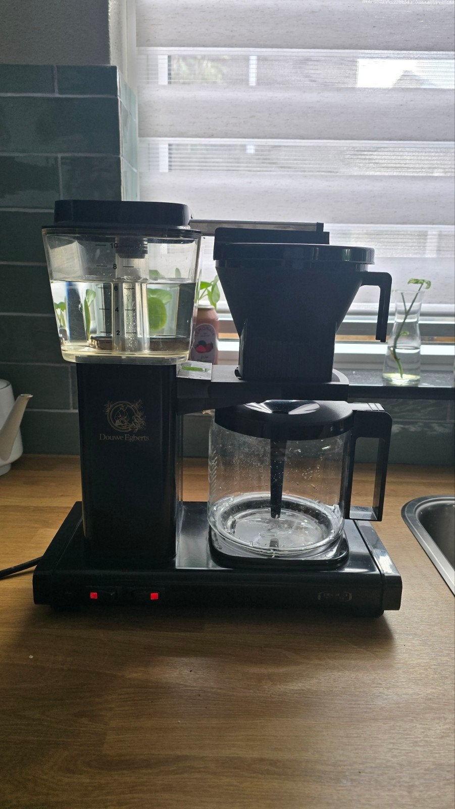 Douwe Egberts Koffiezetapparaat - Zo goed als nieuw, Gebruikt, 10 kopjes of meer, Koffiemachine, Gemalen koffie