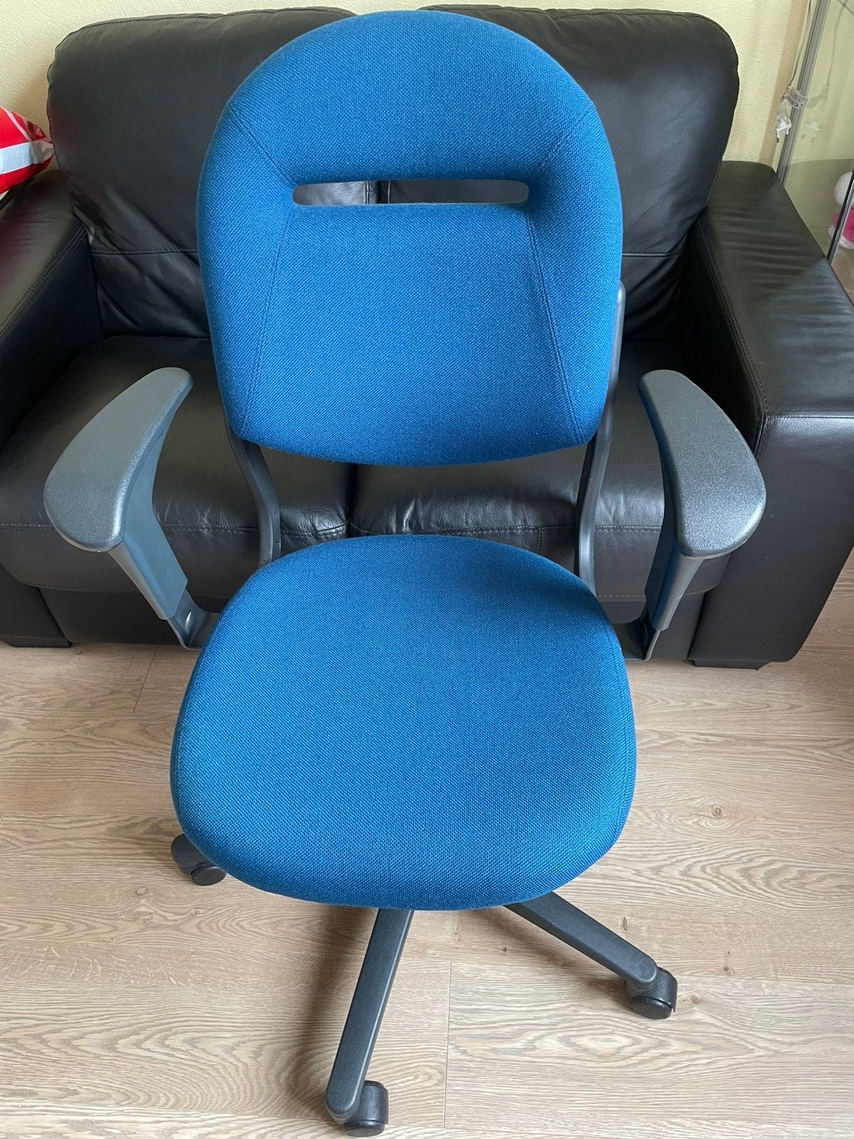Ahrend bureaustoel te koop, Ophalen, Blauw, Zo goed als nieuw, Bureaustoel