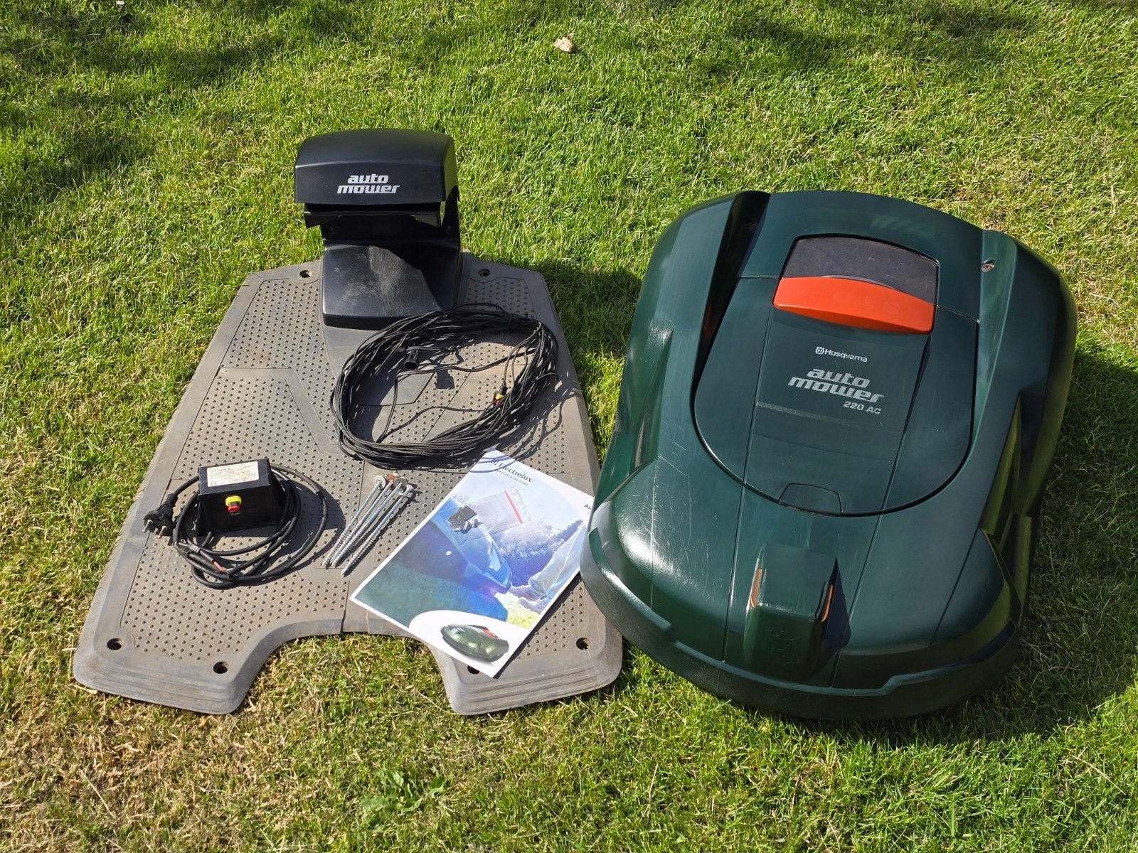 Husqvarna Automower 220ac robotmaaier compleet werkend 1800m, Tuin en Terras, Grasmaaiers, Ophalen, Gebruikt
