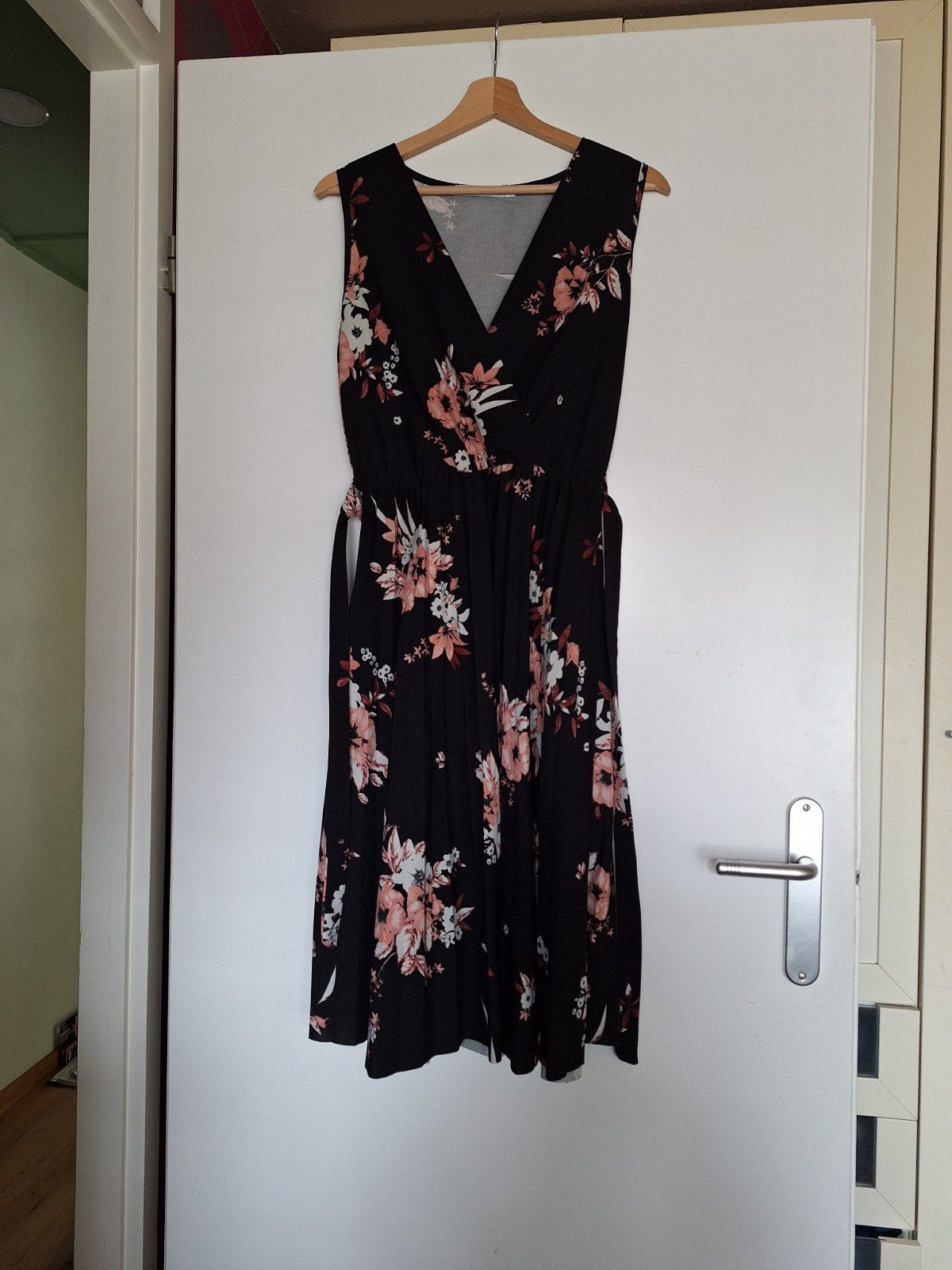 Jurk van Lolaliza maat M, Kleding | Dames, Maat 38/40 (M), Zwart, Ophalen of Verzenden, Knielengte