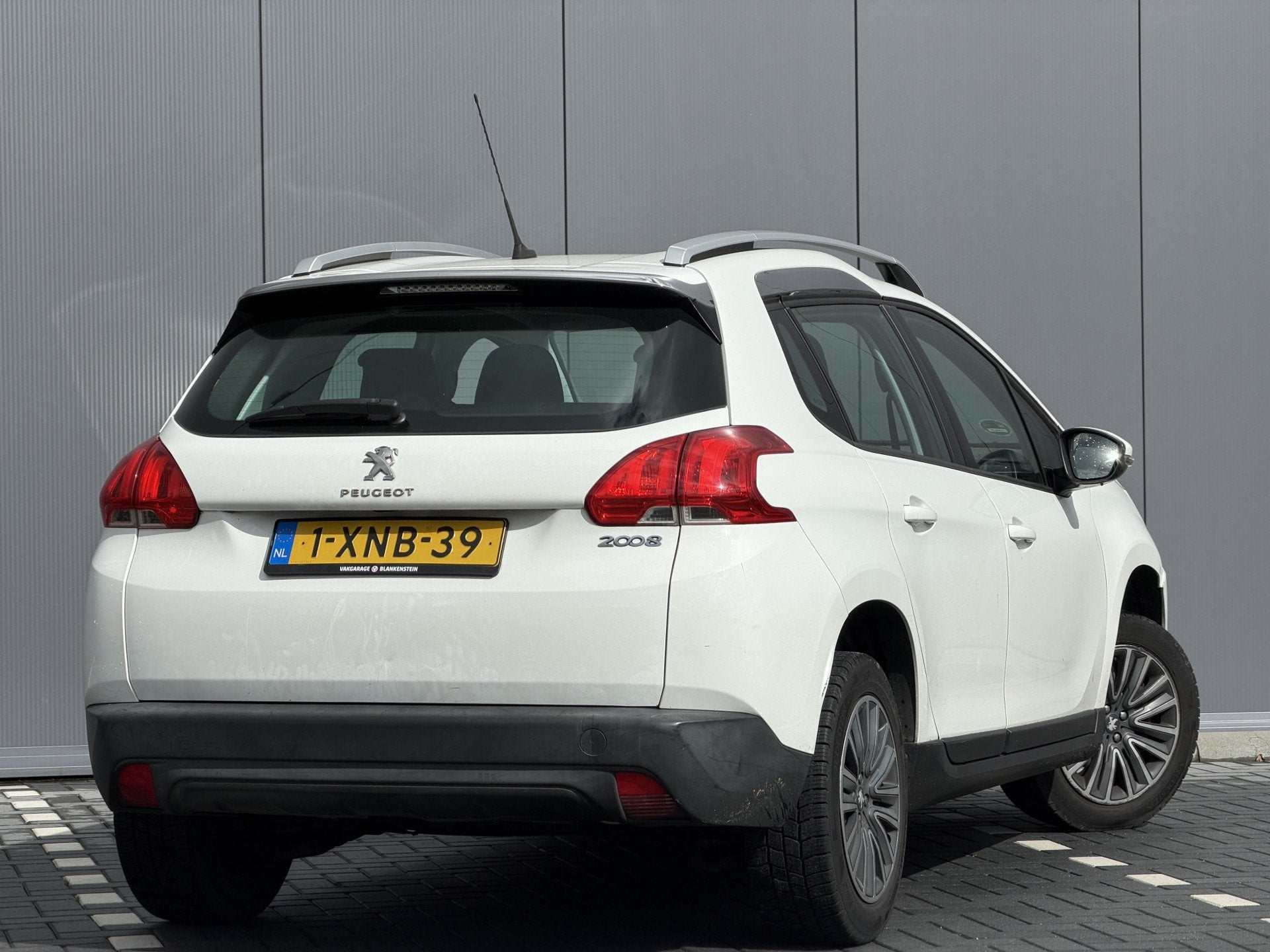 Peugeot 2008 1.2 PureTech Active | Lees tekst | Cruise | Cli, Voorwielaandrijving, Euro 5, Zwart, 1199 cc