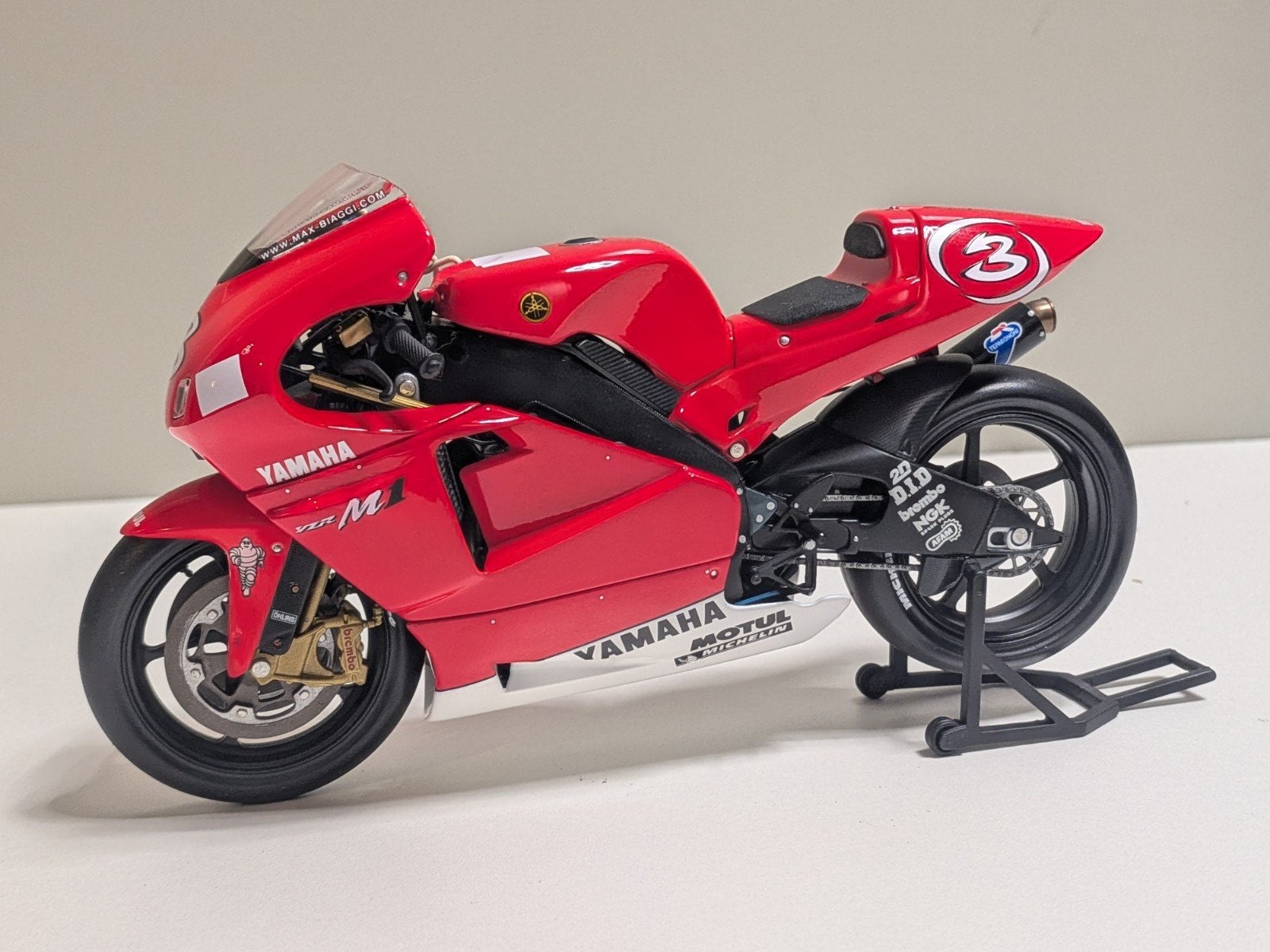 Minichamps: Yamaha YZR-M1 - Max Biaggi - MotoGP 2002, Hobby en Vrije tijd, Modelauto's | 1:5 tot 1:12, Ophalen of Verzenden, Zo goed als nieuw