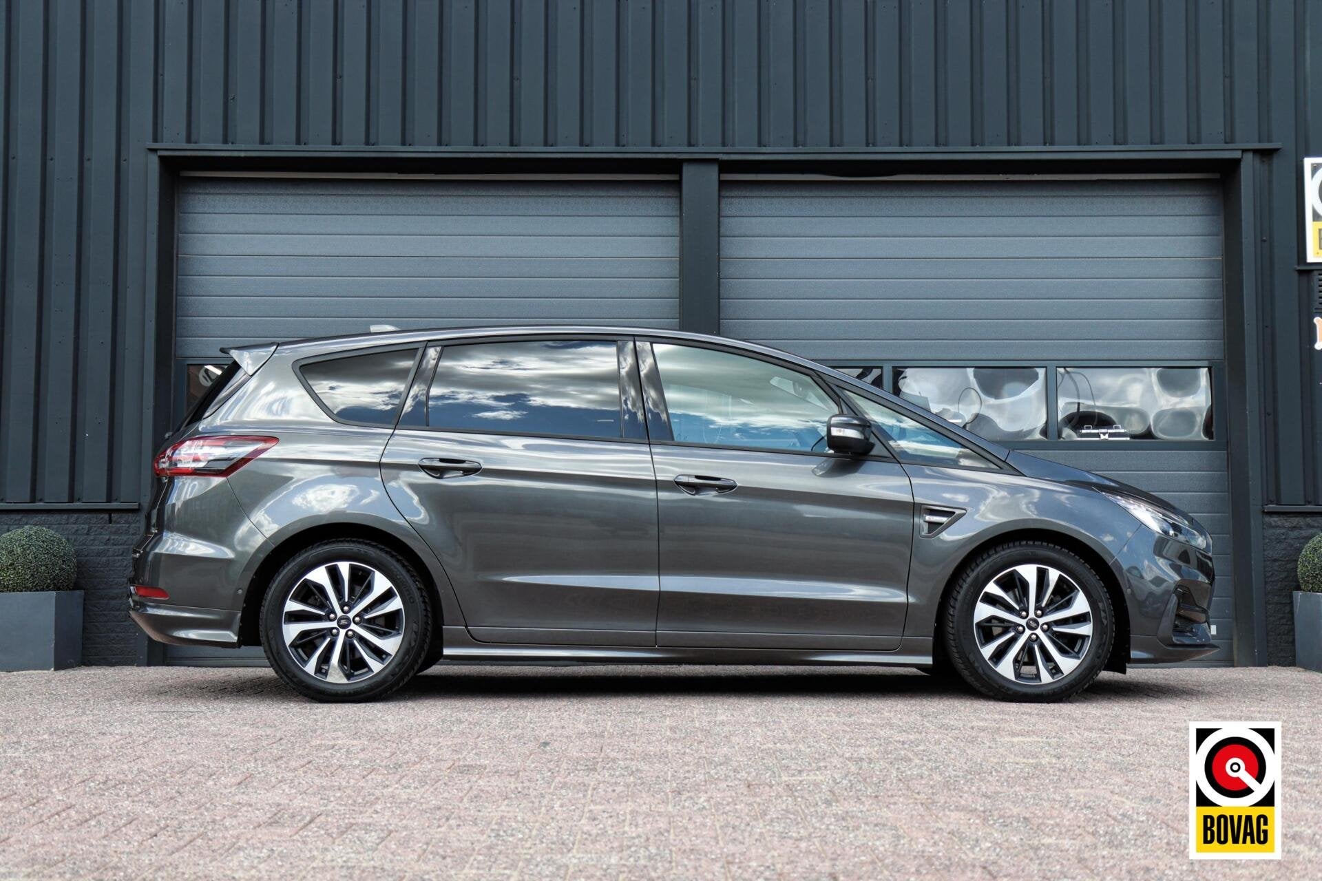 Ford S-Max 2.5i HEV 7P ST-Line |LED|PANODAK|CAMERA|MEMORY|ST, Auto's, Gebruikt, Met garantie (alle), 7 stoelen, Bedrijf
