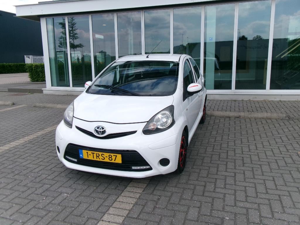 TOYOTA AYGO 1.0 12V Vvt-I 5DRS COMFORT AIRCO LEUKE AUTO., Auto's, Toyota, Voorwielaandrijving, Stof, Elektrische ramen, 4 stoelen