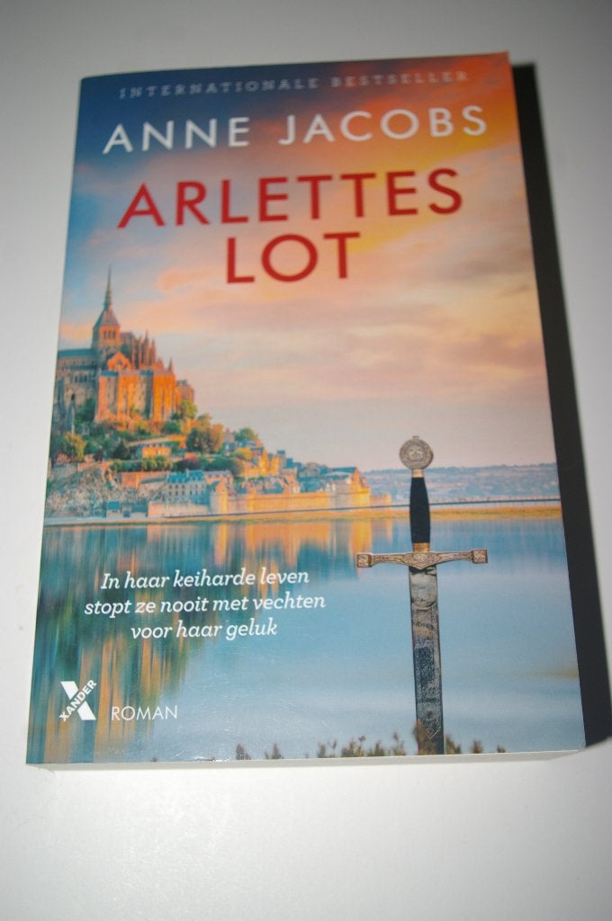 Anne Jacobs roman   Z.g.a.n.   Arlettes lot., Ophalen of Verzenden, Zo goed als nieuw, Anne Jacobs