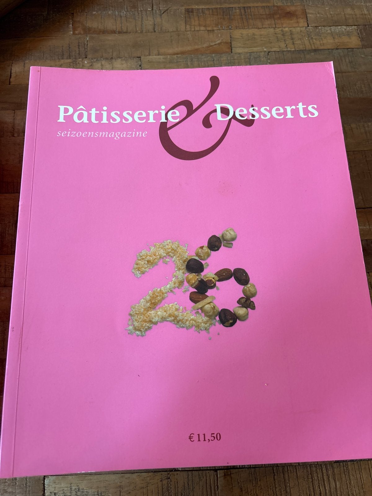 Pâtisserie & Desserts Seizoensmagazine, Ophalen of Verzenden, Zo goed als nieuw, Europa, Taart, Gebak en Desserts