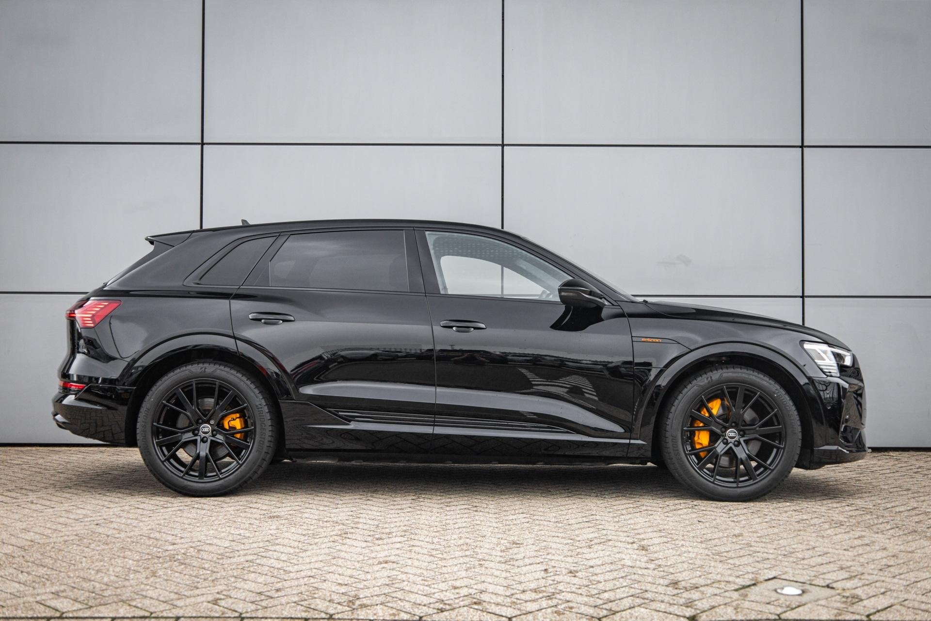 Audi e-tron 50 313pk quattro edition 71 kWh | SoH 98% | Acht, Auto's, Automaat, 12 maanden, Stof, Zwart