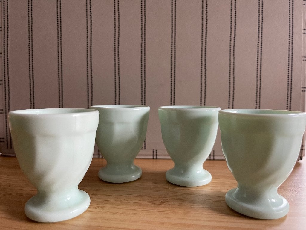 Jadeite eierdopjes opaline jade, Gebruikt, Overige typen, Vintage, Ophalen of Verzenden