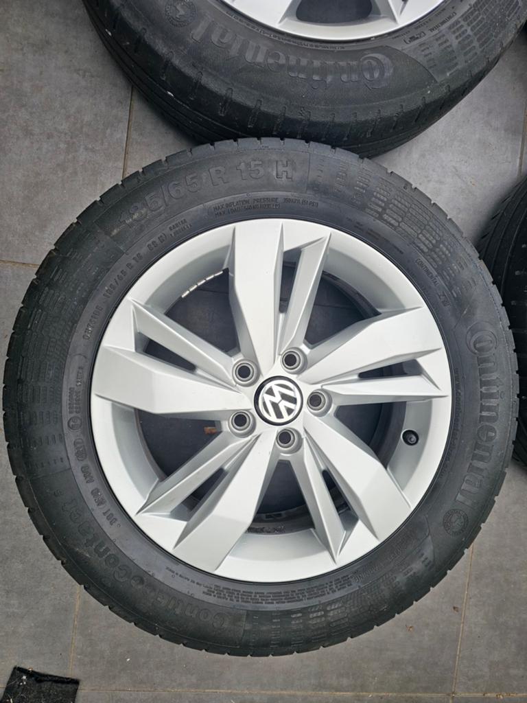Vw. Polo 2G 15 inch Origineel Sassari velgen & zomerbanden, Auto-onderdelen, Banden en Velgen, 15 inch, Banden en Velgen, Zomerbanden