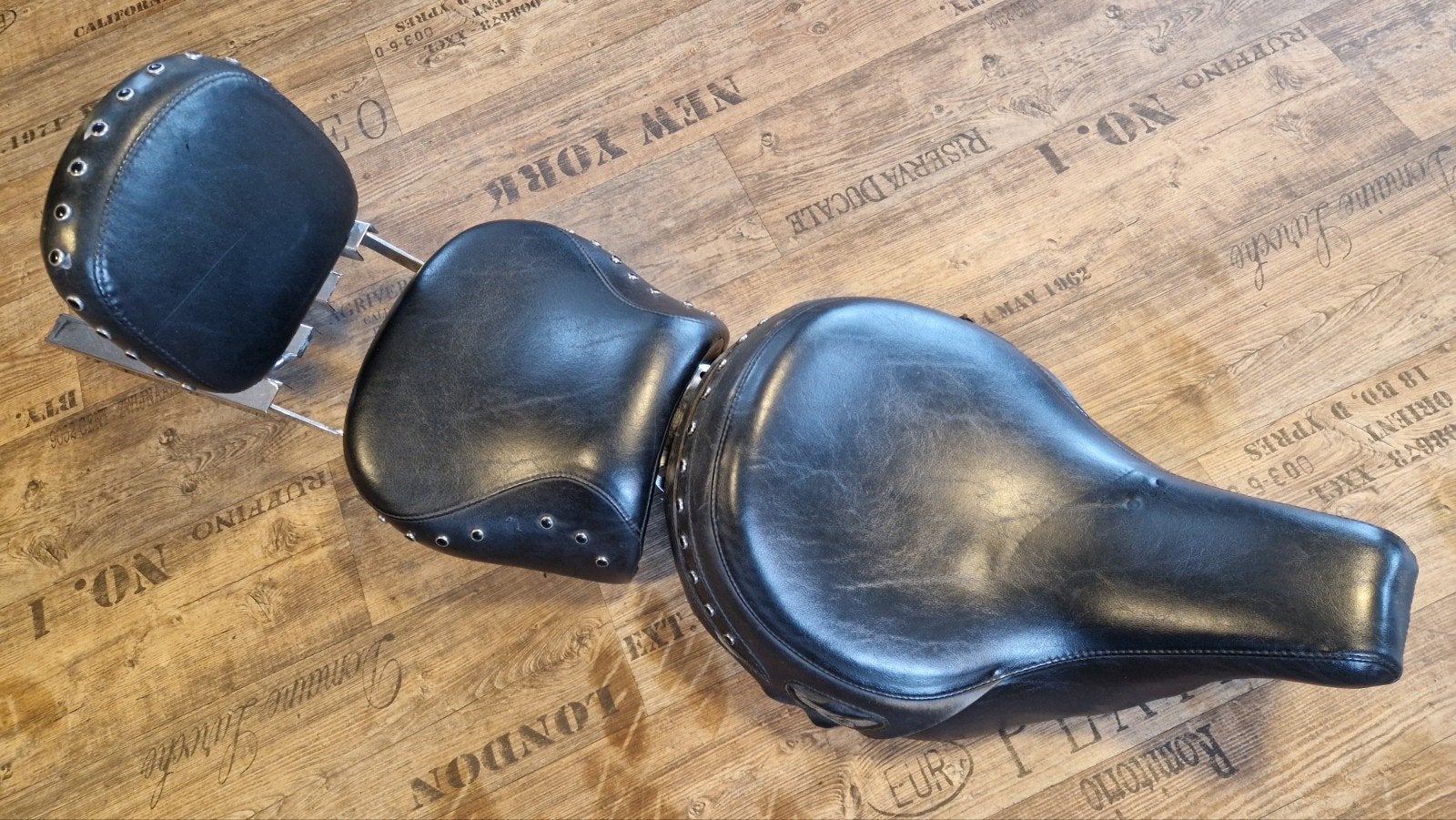 Harley zadel set Road King solo duo sissybar bagagerek, Gebruikt, Harley, Ophalen of Verzenden, Info@harleydavidson.com