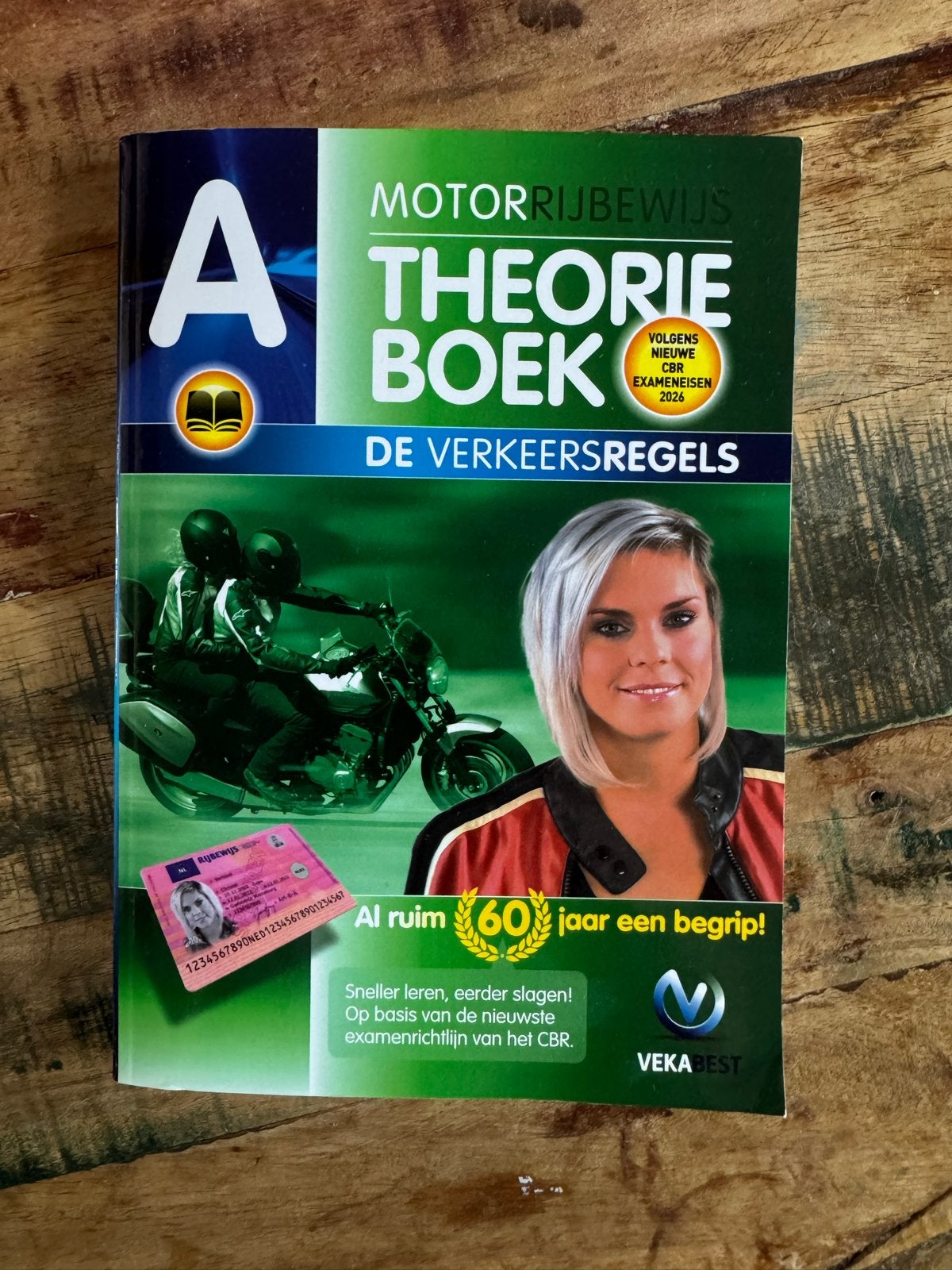 VekaBest Motorrijbewijs Theorieboek A - 6e druk, Boeken, Ophalen, Zo goed als nieuw, Overige niveaus