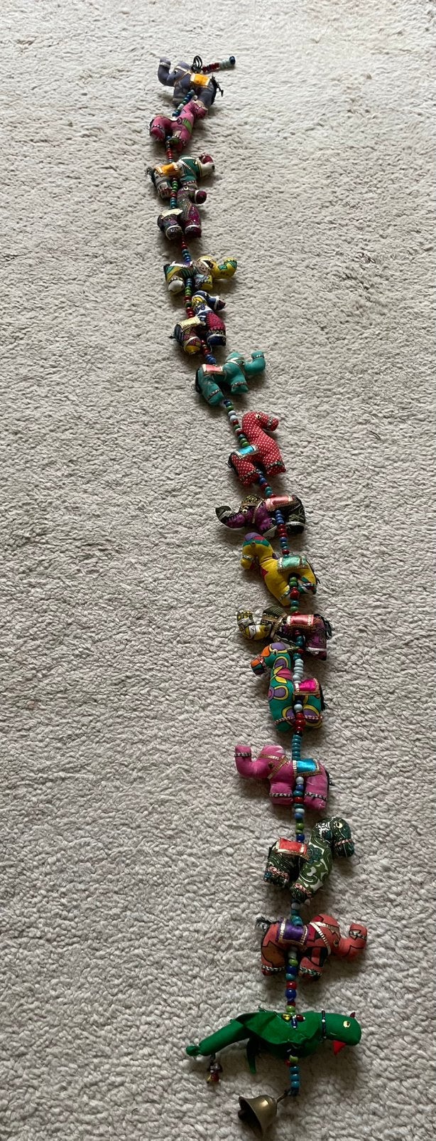 Ketting van olifanten, paarden en vogel met belletje, Kinderen en Baby's, Ophalen of Verzenden, Zo goed als nieuw