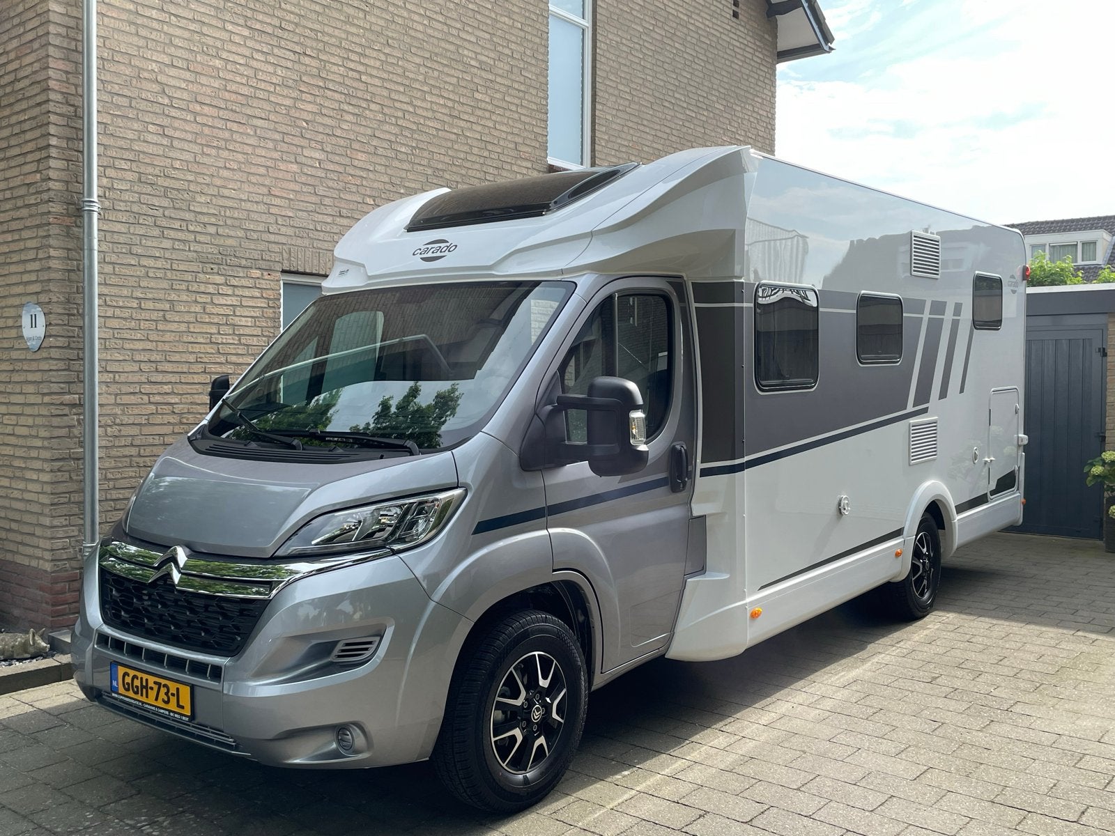 Carado T448 Pro+ Camper - Luxe en Comfort voor 4 personen, Caravans en Kamperen, Ringverwarming, Buitenlamp, Airconditioning, 7 tot 8 meter