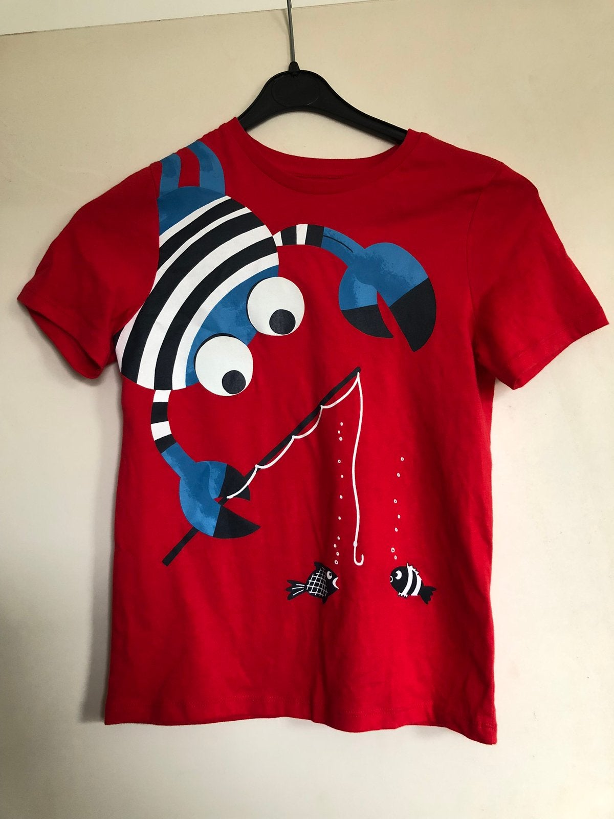 Rood shirts / maat 134 / vis of krab / carnaval optocht, Ophalen of Verzenden, Zo goed als nieuw, Jongen of Meisje, Shirt of Longsleeve