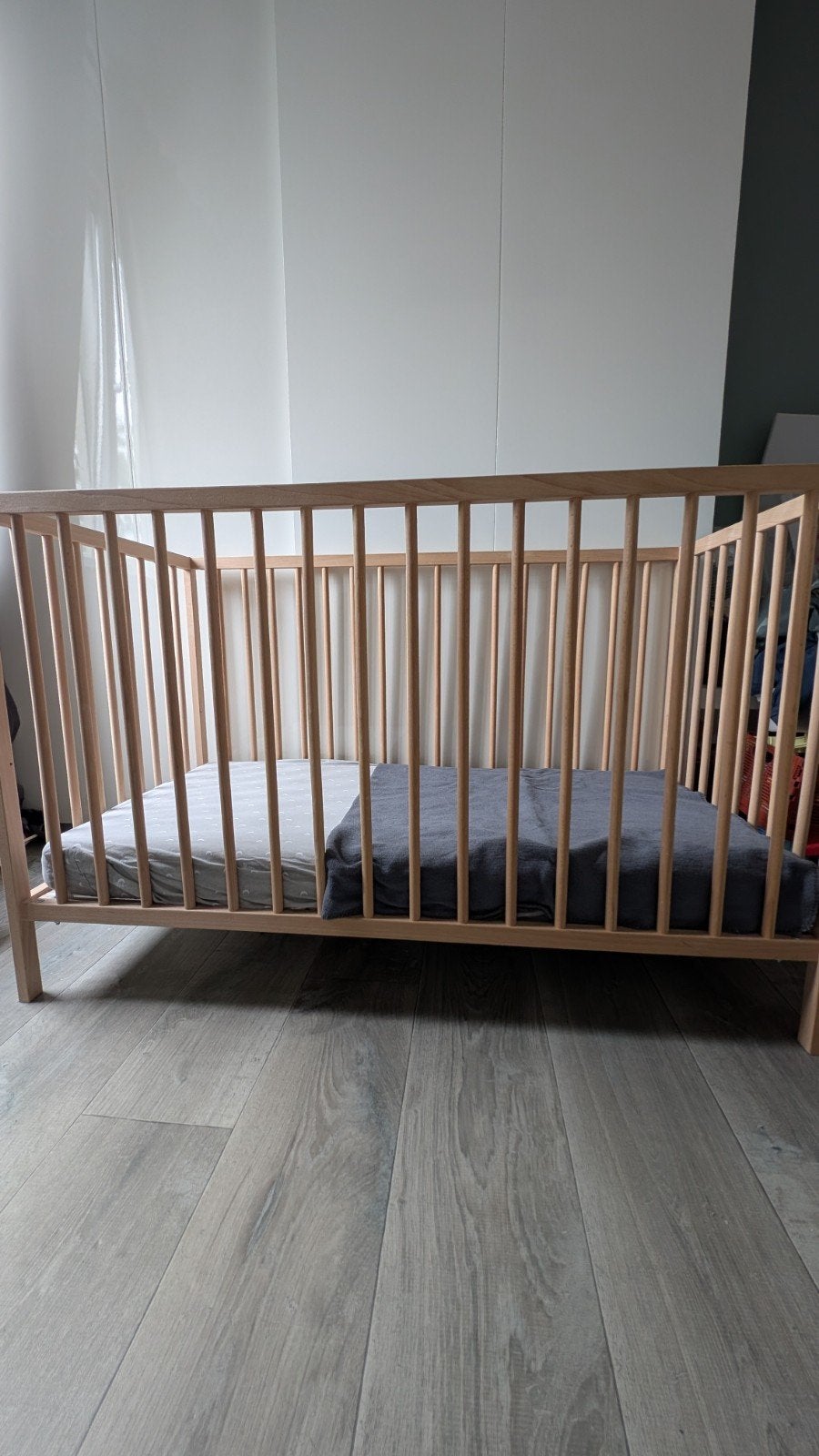Houten ledikant van beukenhout met matras en beddengoed, Ophalen, Gebruikt, Ledikant