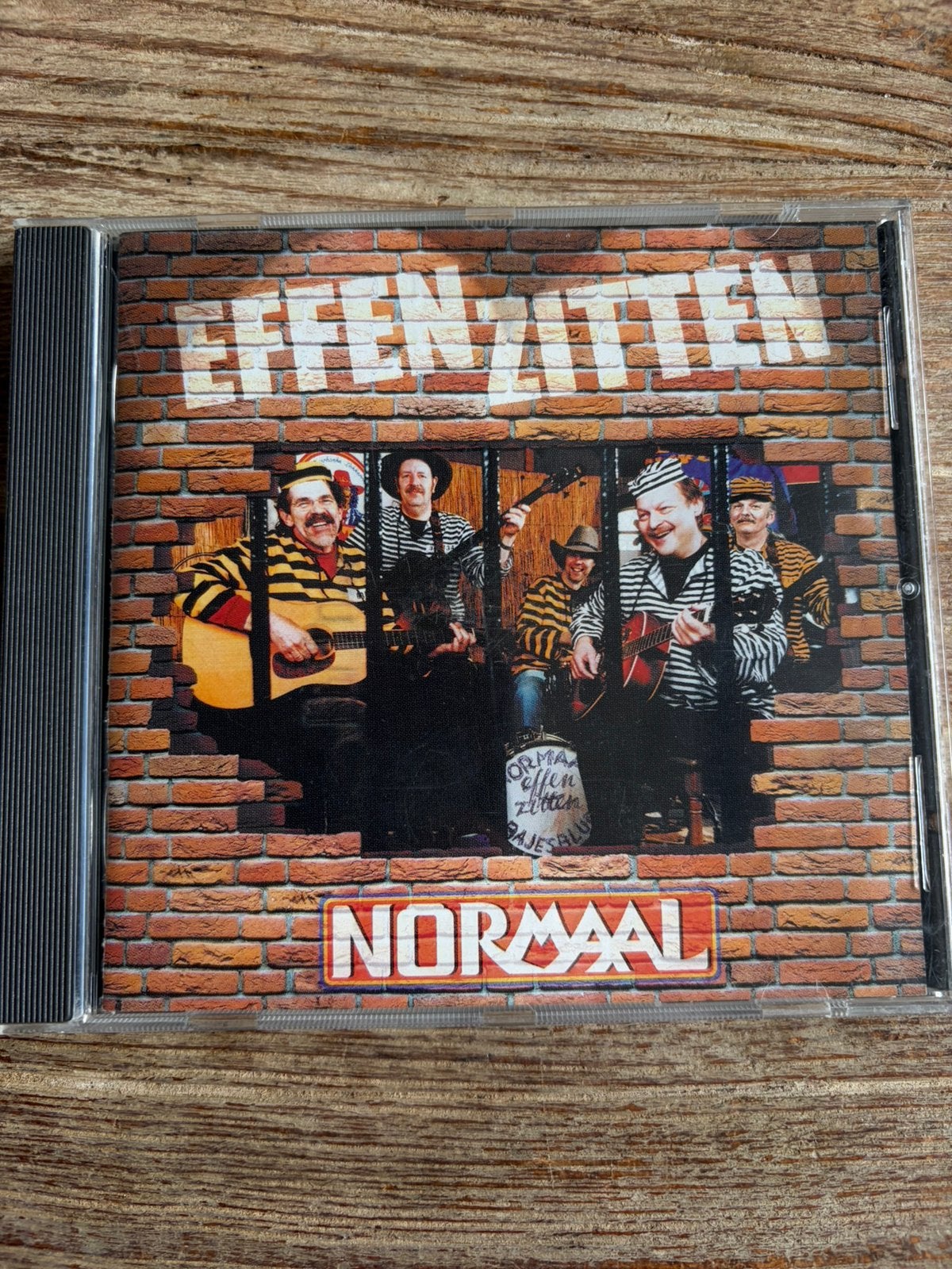 Normaal - Effen Zitten CD - Gesigneerd door alle bandleden, Ophalen of Verzenden, Gebruikt, Levenslied of Smartlap