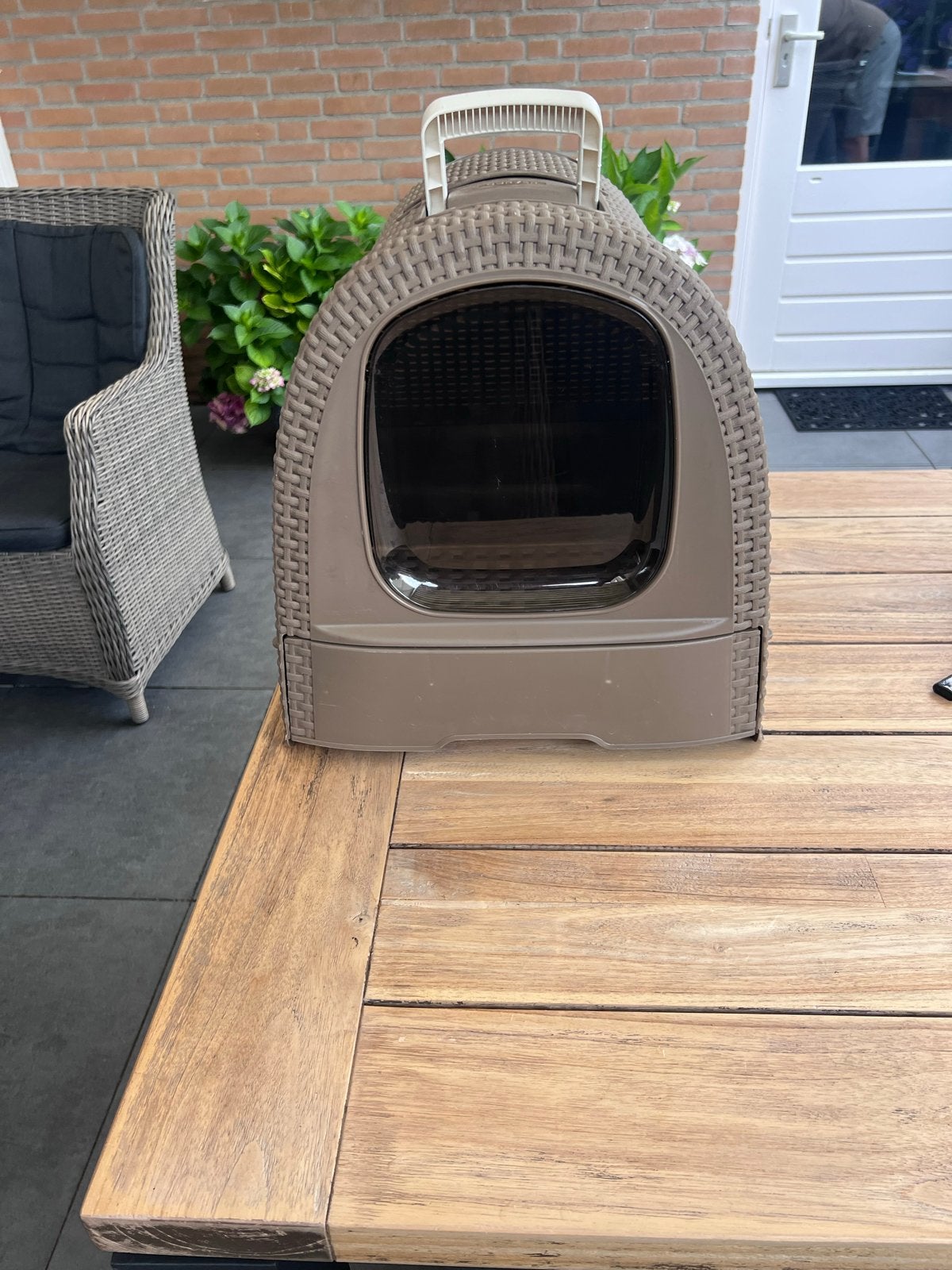 Kattenbak merk Curver. Taupe kleur met lade, Ophalen, Zo goed als nieuw