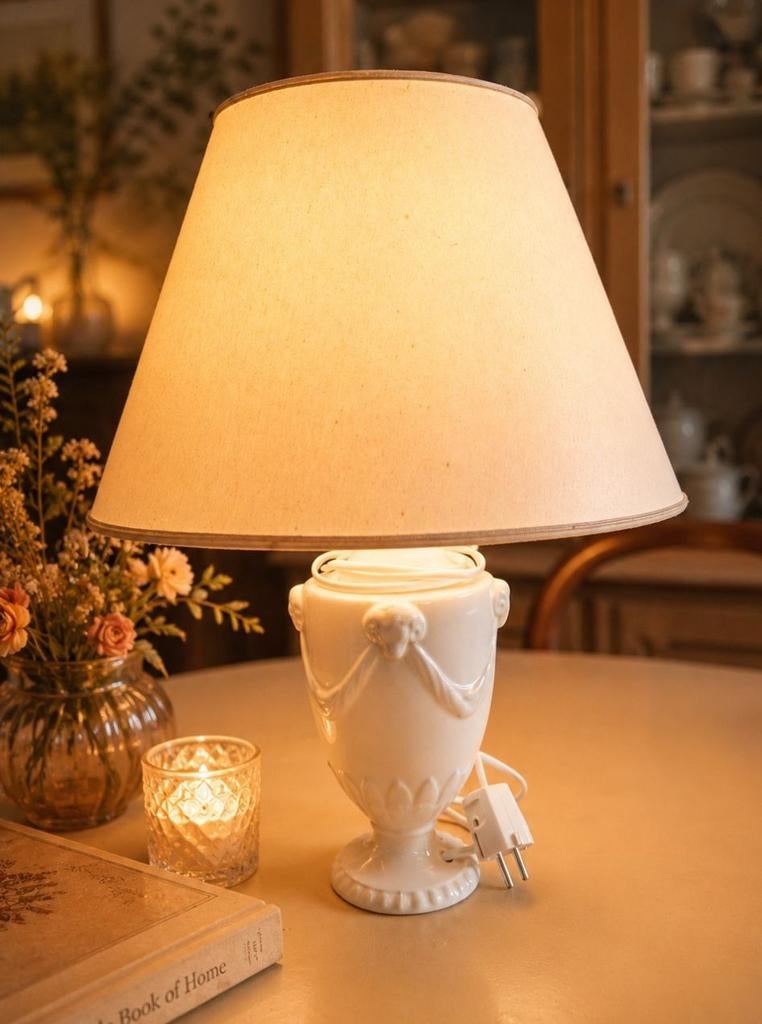 Wedgwood tafellamp Crèmekleurig met Klassieke Details, Ophalen, Gebruikt, Klassiek