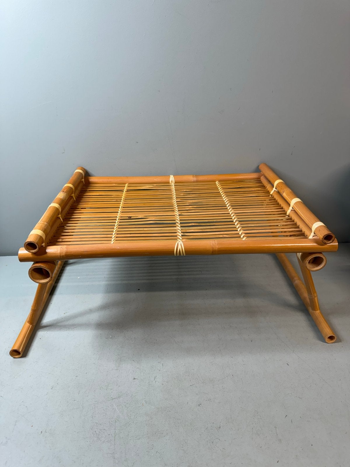 Leuke rotan bamboe plateau bijzettafel inklapbaar, Huis en Inrichting, Tafels | Bijzettafels, Ophalen of Verzenden, ?, ?, ?