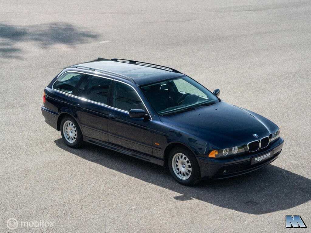 BMW 5-serie E39 Touring 520i l 74.000 km l Zeer mooi!, Auto's, BMW, Gebruikt, Zwart, Blauw, 10 km/l