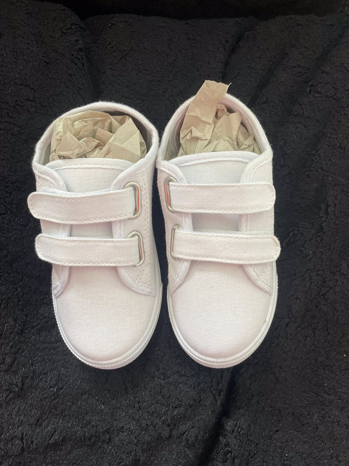 Nieuw wit paar stoffen Gymschoenen met Klittenband mt 27/28, Ophalen, Nieuw, Jongen of Meisje, Sportschoenen