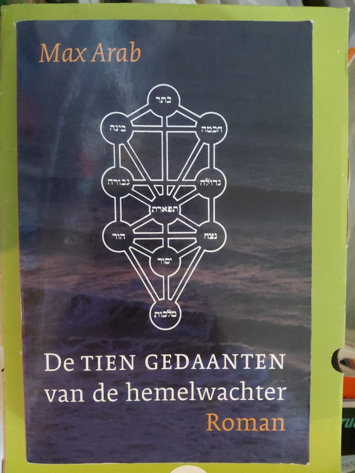 M. Arab - De tien gedaanten van de hemelwachter, Boeken, Ophalen of Verzenden, Gelezen, M. Arab