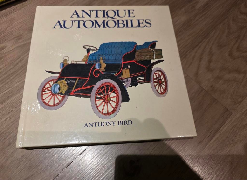 Boek: Antique Automobiles door Anthony Bird, Ophalen, Zo goed als nieuw, Algemeen, Anthony Bird