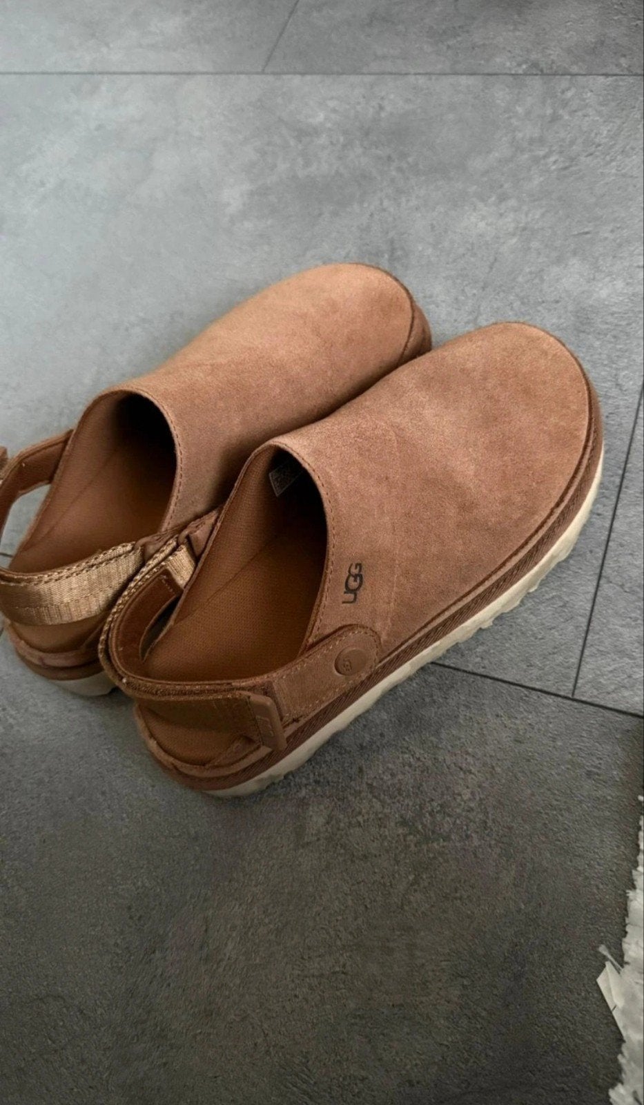 UGG Goldenstar Clog, Ophalen, Zo goed als nieuw, Zwart