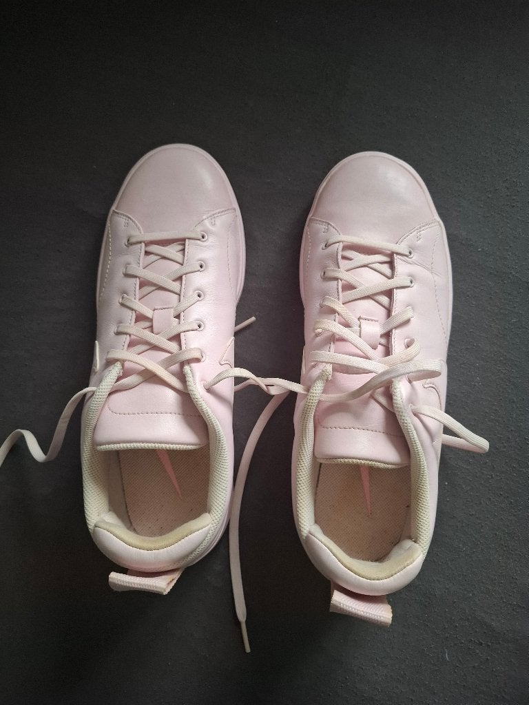 Leuke licht roze golf schoenen van Nike maat 42, Sport en Fitness, Golf, Ophalen of Verzenden, Zo goed als nieuw, Schoenen, Overige merken