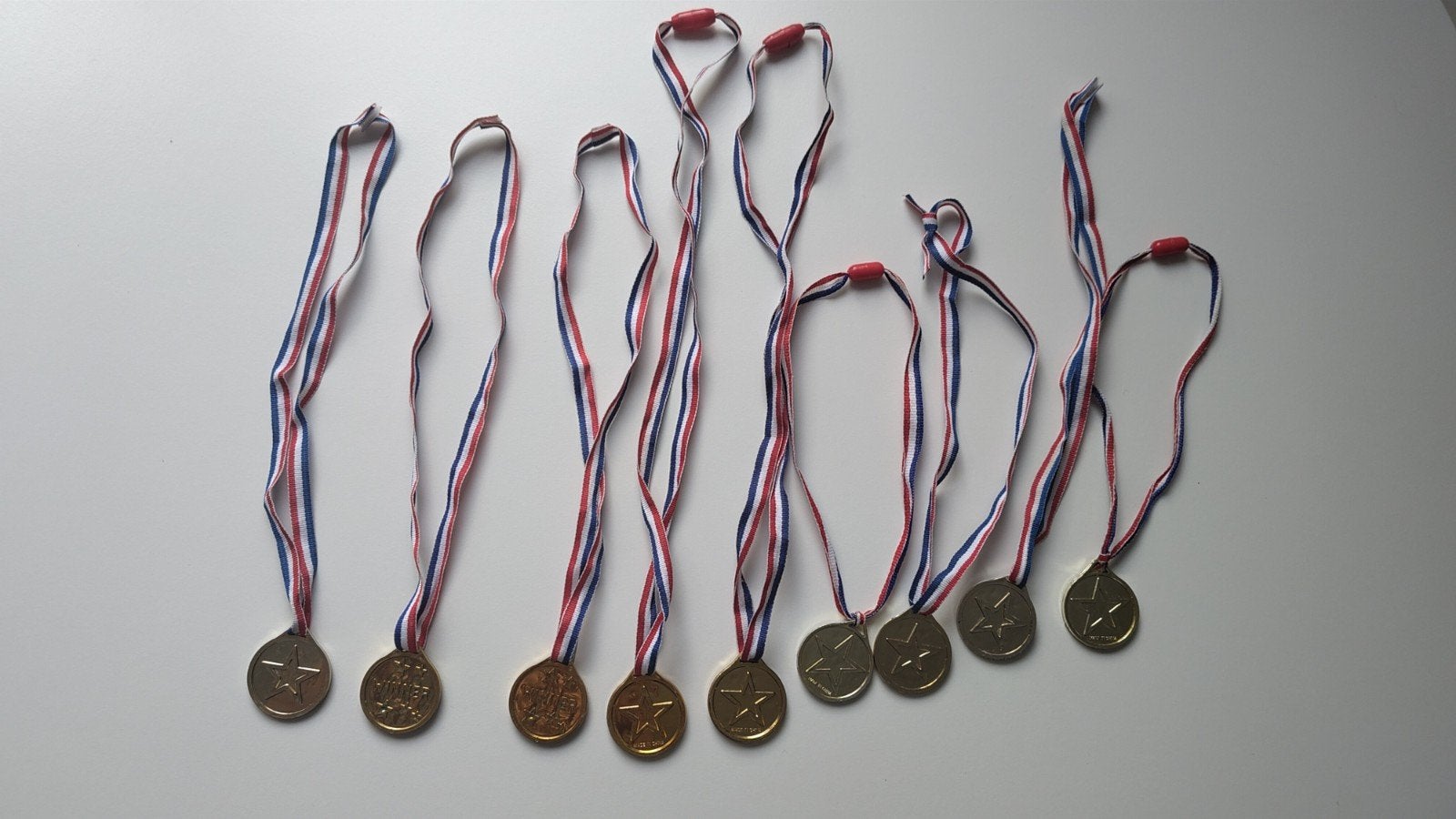 9x speelgoed medaille, Ophalen, Zo goed als nieuw, Jongen of Meisje